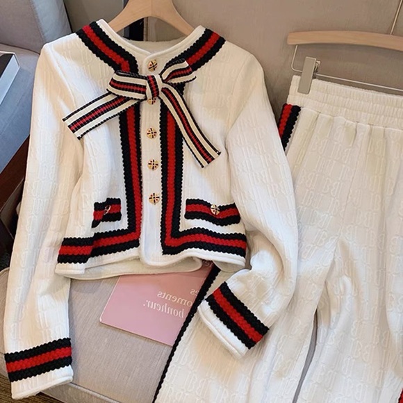 Cute classy lounge white set with bowtie and gold buttons - Picture 2 of 4